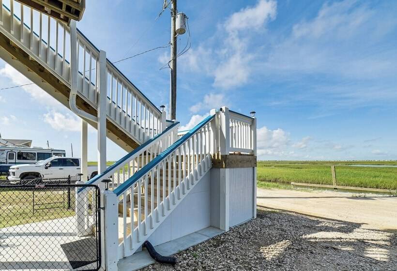 Sunset Views & Large Deck: Home In Crystal Beach!