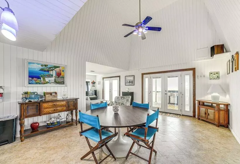 Sunset Views & Large Deck: Home In Crystal Beach!