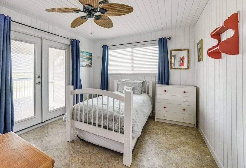 Sunset Views & Large Deck: Home In Crystal Beach!