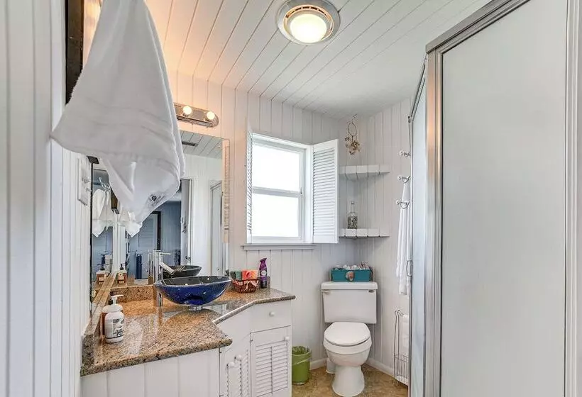 Sunset Views & Large Deck: Home In Crystal Beach!