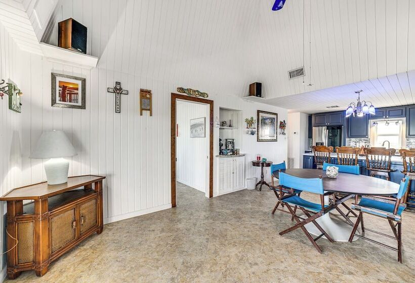 Sunset Views & Large Deck: Home In Crystal Beach!