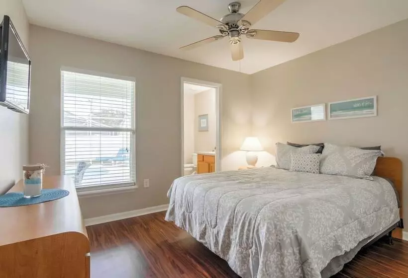 Amanda S Cozy Clear Creek Vacation Home