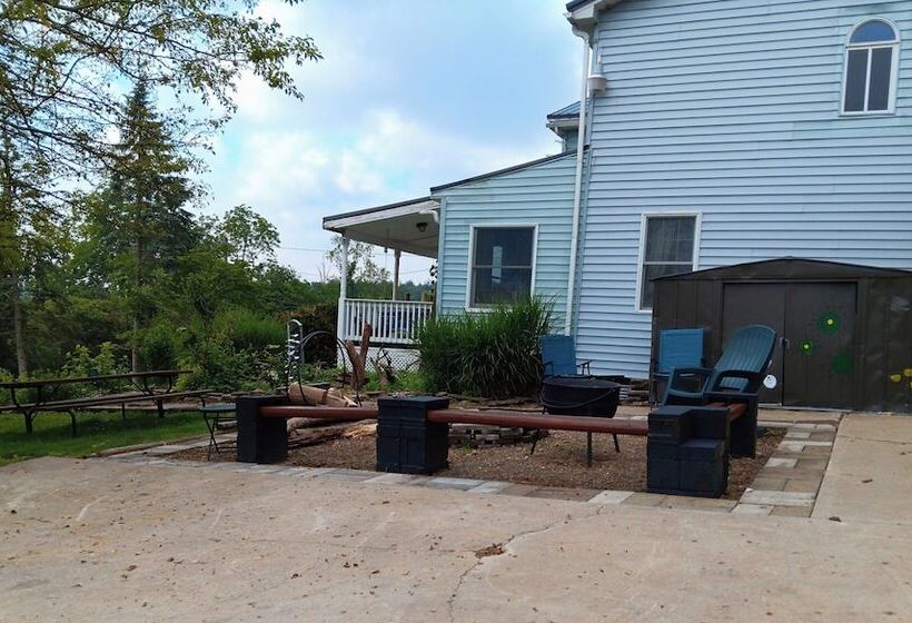 Bed and Breakfast Neverland