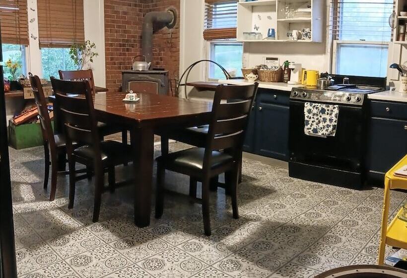 Bed and Breakfast Neverland