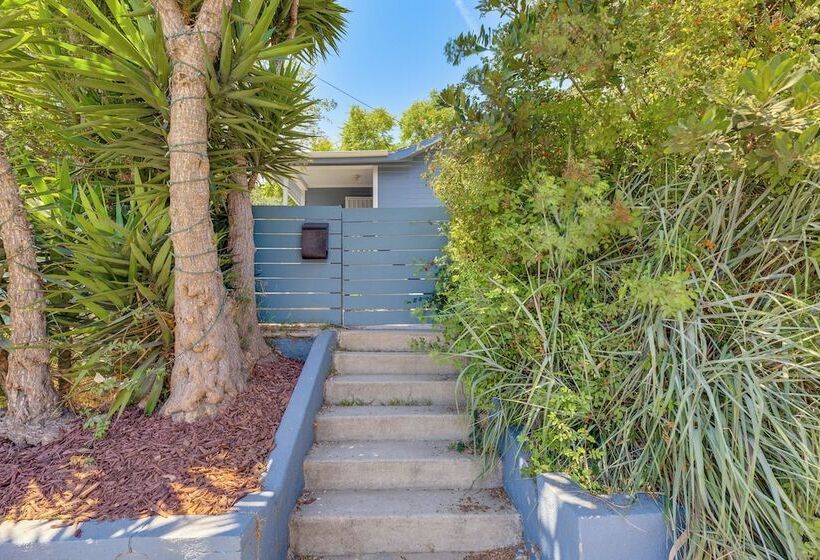 Bright & Mod Bungalow: 2 Mi To Downtown La!