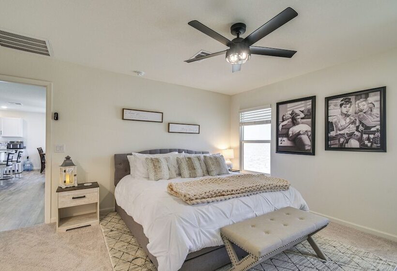 1 Mi To Golf Course: Bright Mohave Valley Home