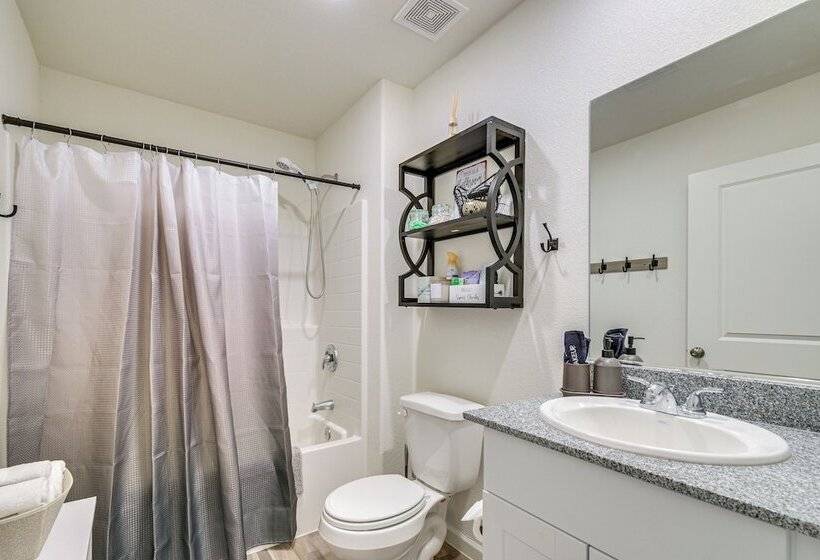 1 Mi To Golf Course: Bright Mohave Valley Home