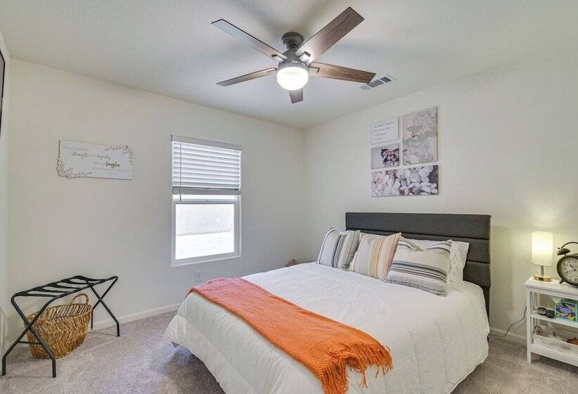 1 Mi To Golf Course: Bright Mohave Valley Home