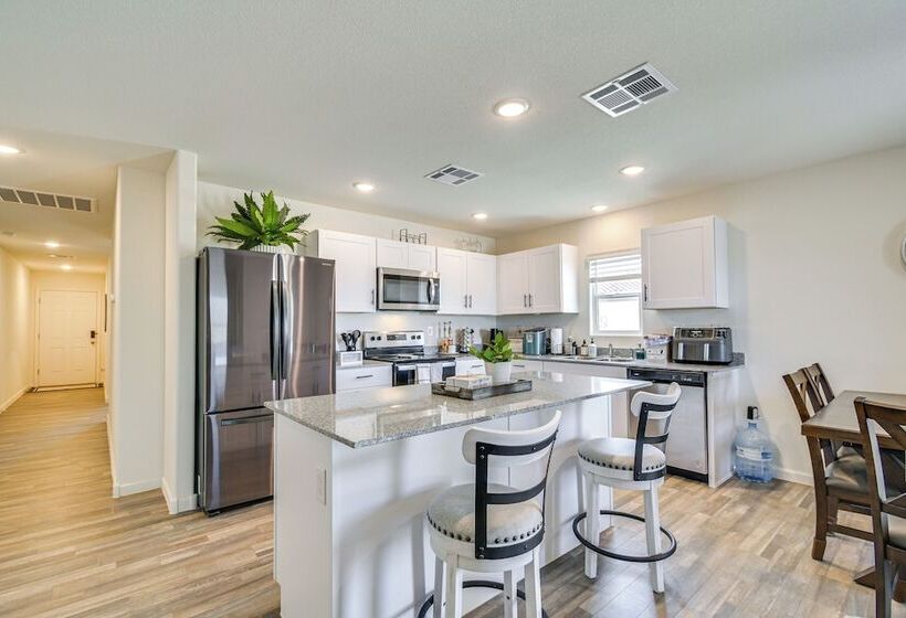 1 Mi To Golf Course: Bright Mohave Valley Home