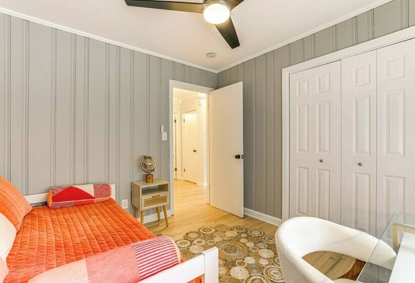 Chamblee Home W/ Fireplace Near Hospitals