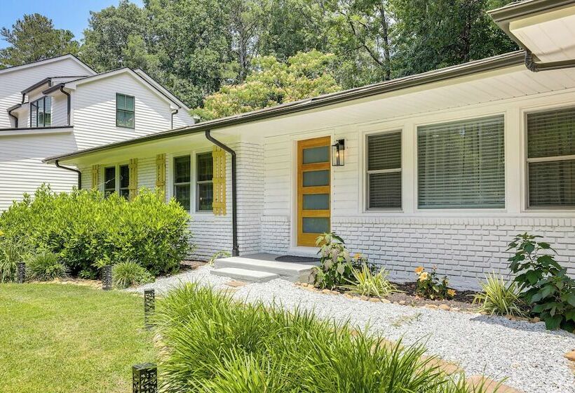 Chamblee Home W/ Fireplace Near Hospitals