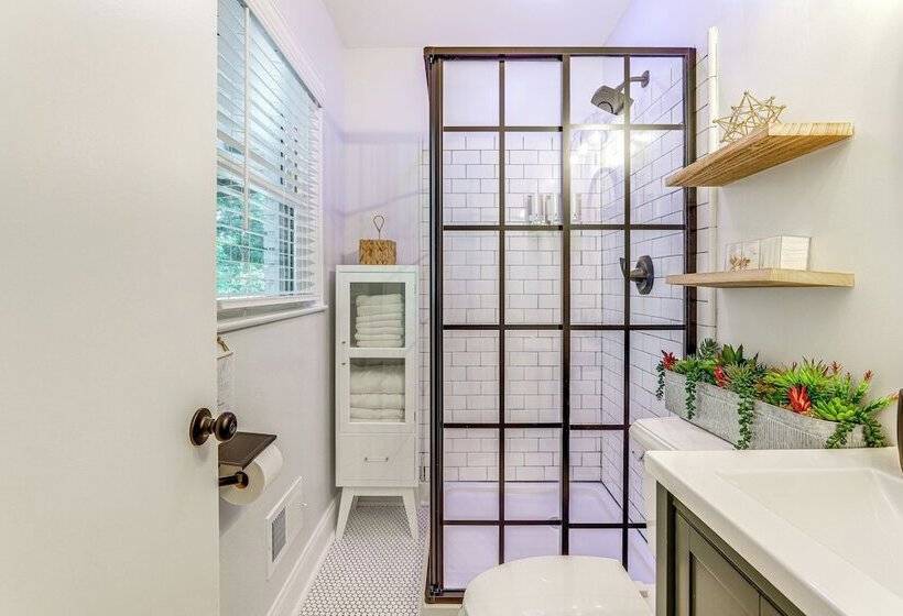 Chamblee Home W/ Fireplace Near Hospitals