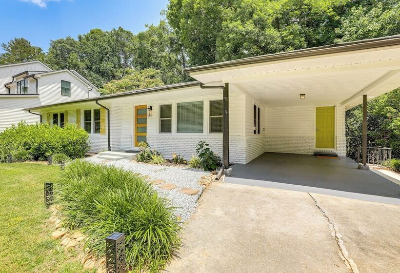 Chamblee Home W/ Fireplace Near Hospitals