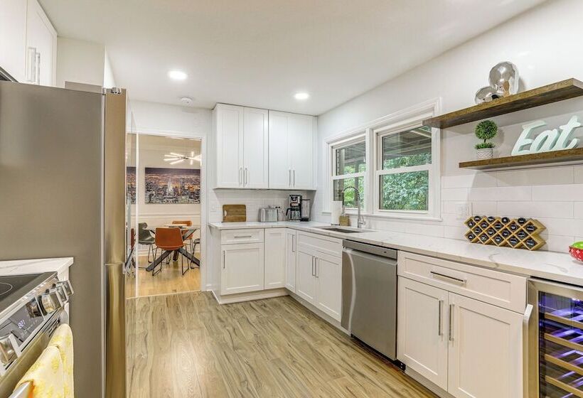 Chamblee Home W/ Fireplace Near Hospitals