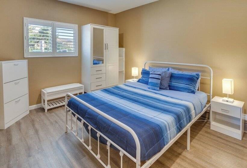 Cozy Santa Clarita Cottage Near Parks & Trails!