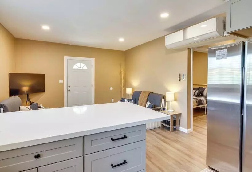 Cozy Santa Clarita Cottage Near Parks & Trails!