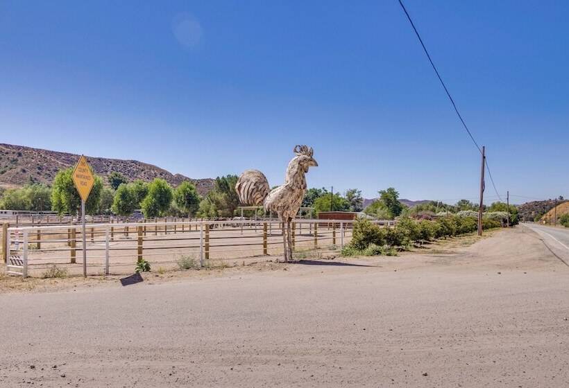 Cozy Santa Clarita Cottage Near Parks & Trails!