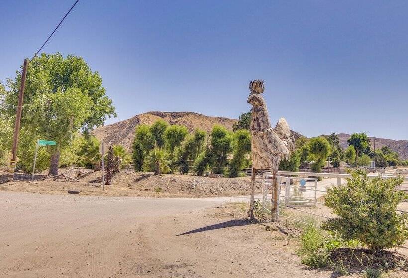 Cozy Santa Clarita Cottage Near Parks & Trails!