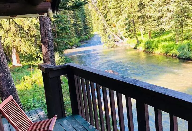 Hotelli Grizzly Lodge