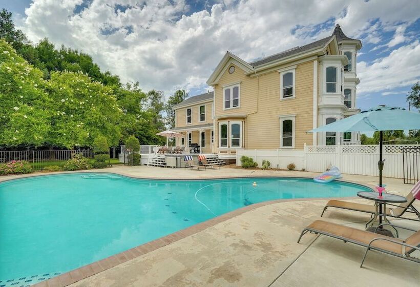 Modesto Mansion On 2 Acres Great For Families!