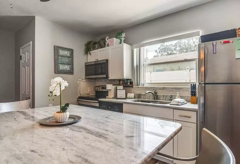 Pet Friendly Largo Duplex W/ Patio!