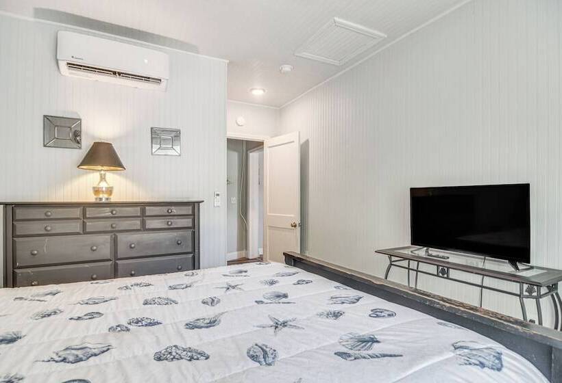 Pet Friendly Largo Duplex W/ Patio!