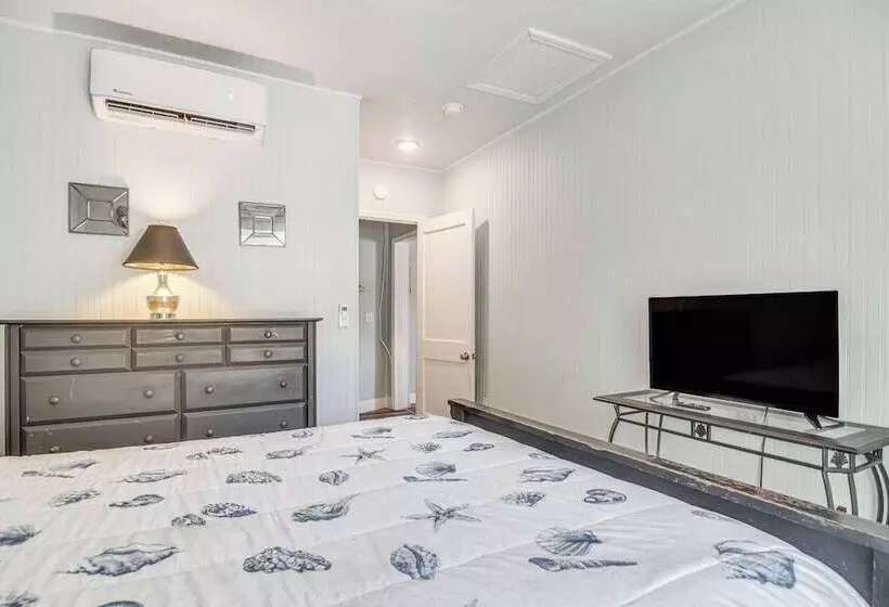 Pet Friendly Largo Duplex W/ Patio!