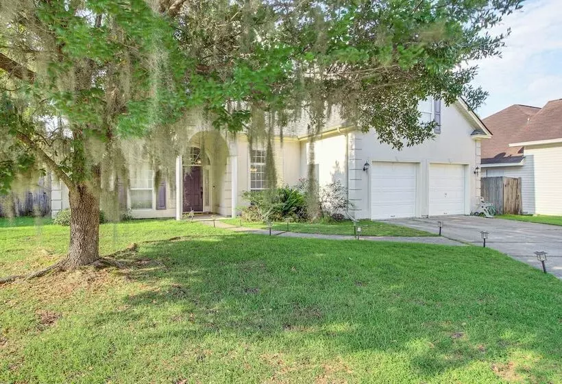 Pet Friendly Savannah Home W/ Cozy Fireplace!