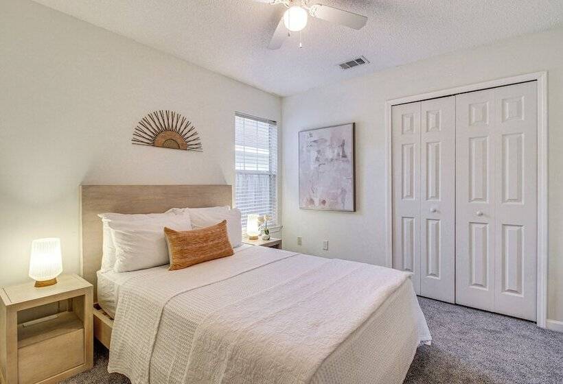 Pet Friendly Savannah Home W/ Cozy Fireplace!