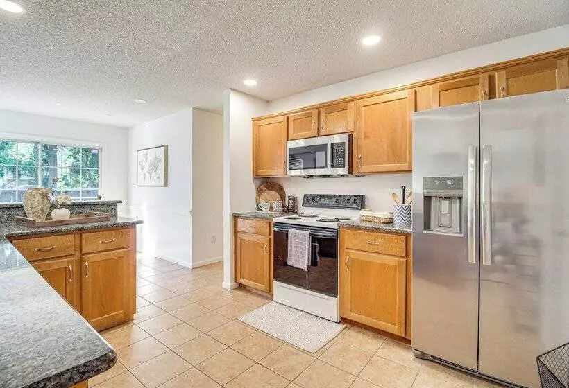 Pet Friendly Savannah Home W/ Cozy Fireplace!