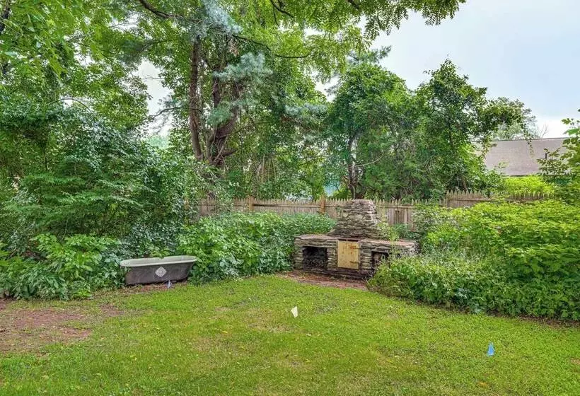 Quintessential New England Home W/ Patio & Grill!