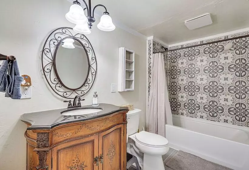 Quintessential New England Home W/ Patio & Grill!