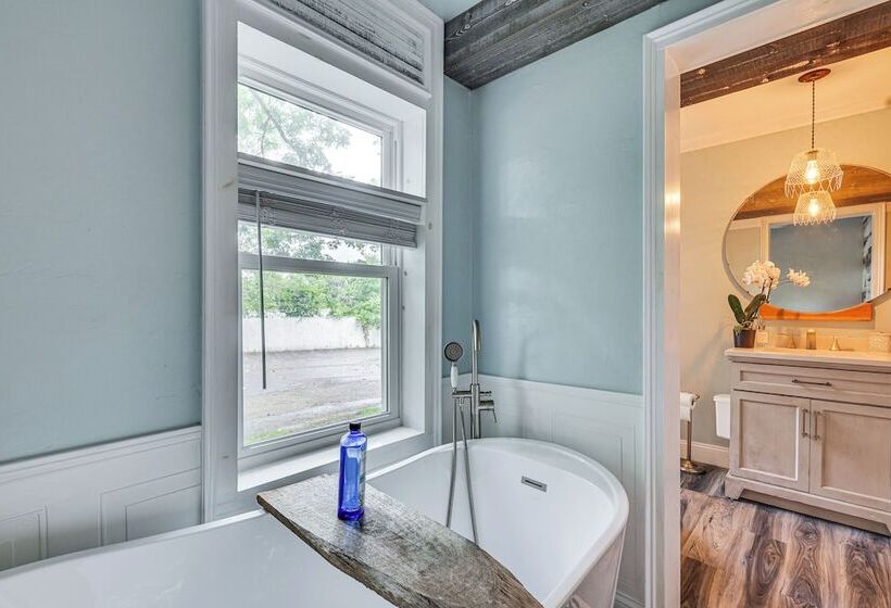 Quintessential New England Home W/ Patio & Grill!