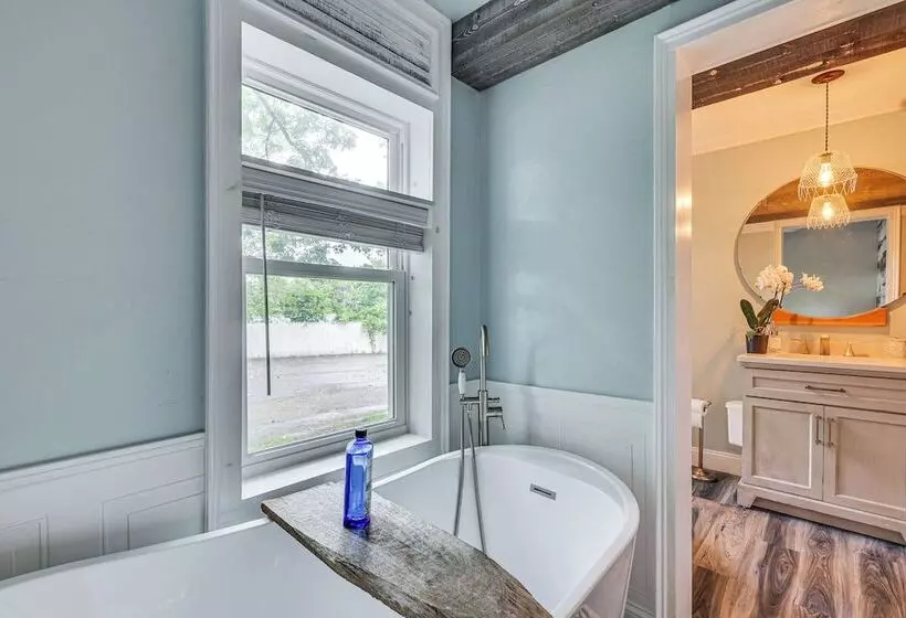 Quintessential New England Home W/ Patio & Grill!