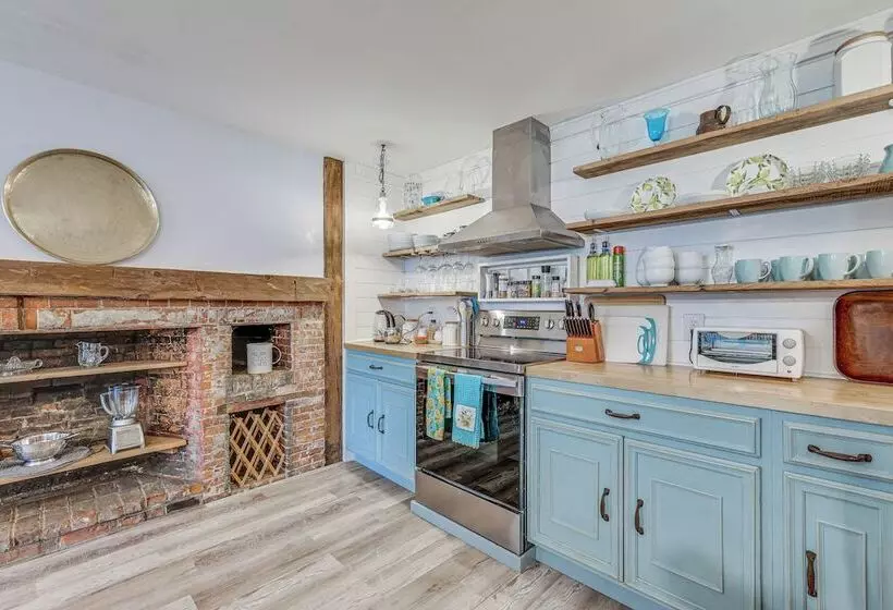 Quintessential New England Home W/ Patio & Grill!