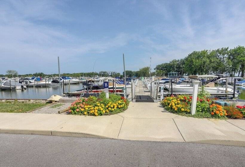 Lakeside Marblehead Home W/ Screened Patio!