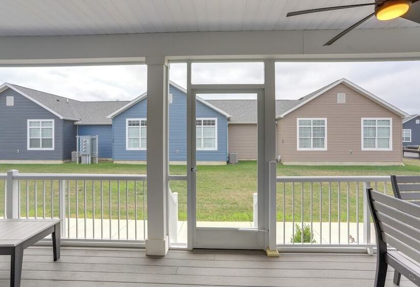 Lakeside Marblehead Home W/ Screened Patio!