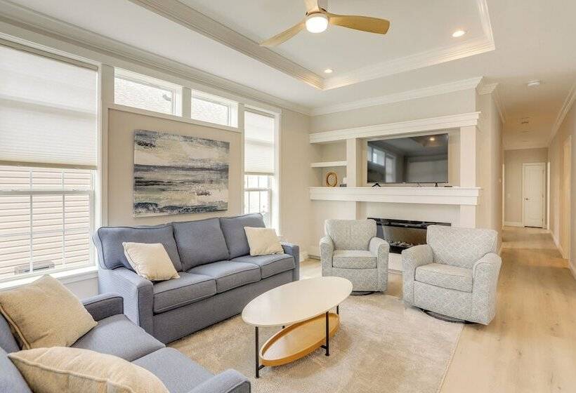 Lakeside Marblehead Home W/ Screened Patio!