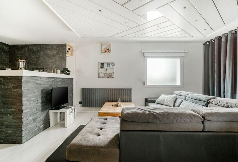 Swanky Cottage In Saasenheim With Balcony