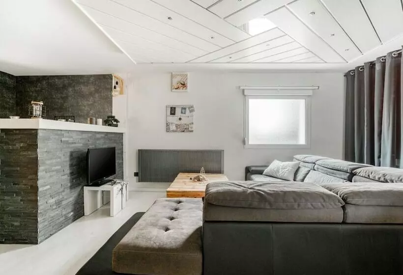 Swanky Cottage In Saasenheim With Balcony