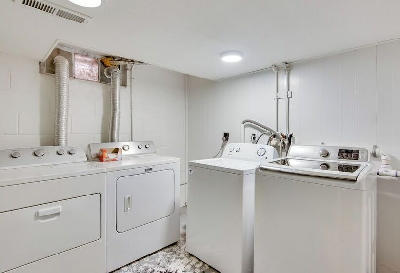 Urbandale Oasis: Game Room, Patio, Grill & More!