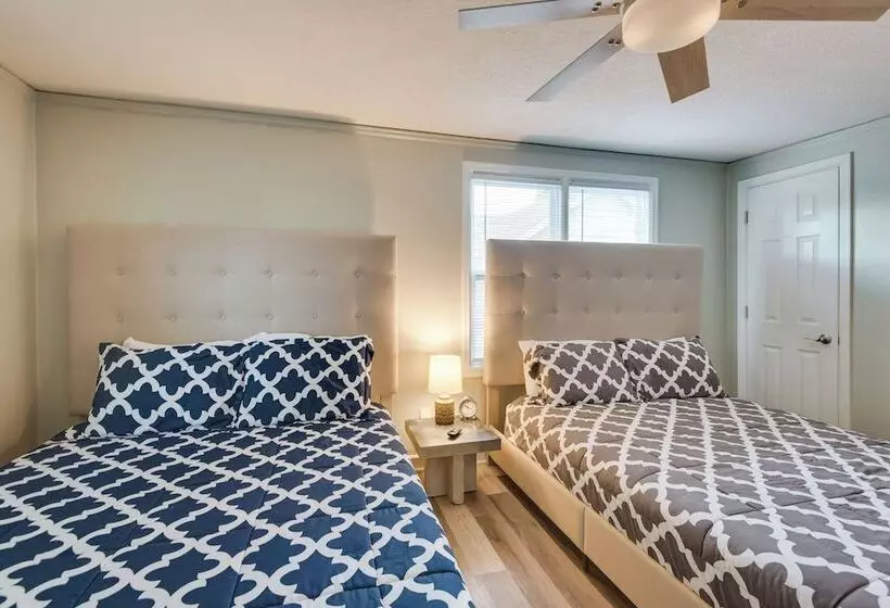 Urbandale Oasis: Game Room, Patio, Grill & More!