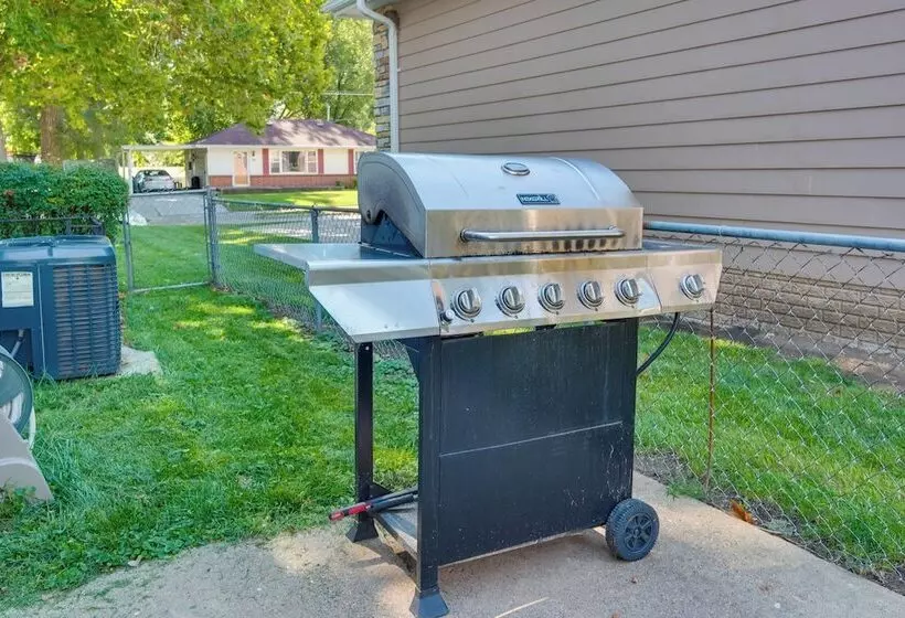 Urbandale Oasis: Game Room, Patio, Grill & More!