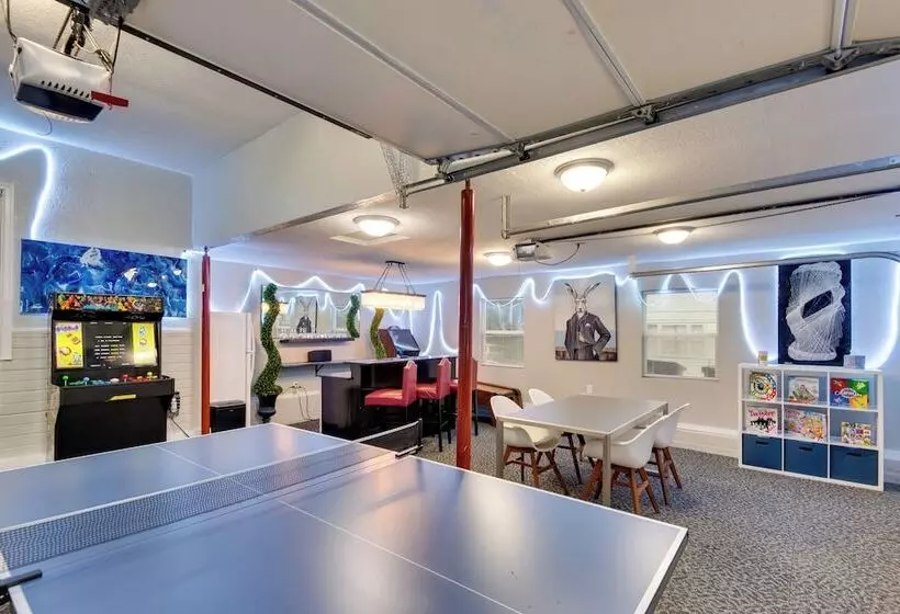 Urbandale Oasis: Game Room, Patio, Grill & More!