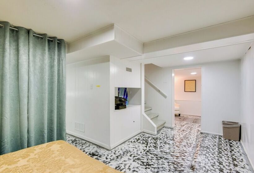 Urbandale Oasis: Game Room, Patio, Grill & More!