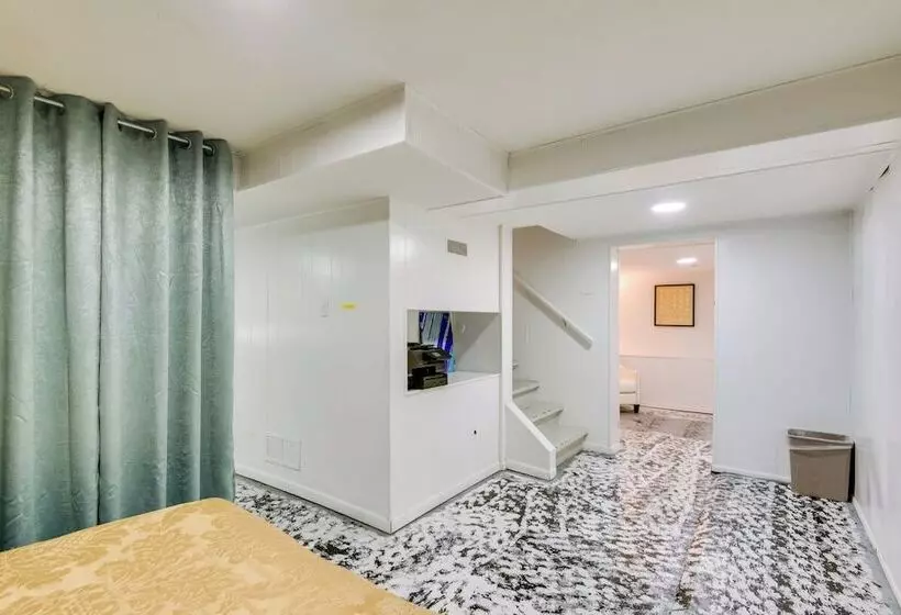 Urbandale Oasis: Game Room, Patio, Grill & More!