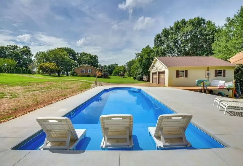 West Union Home W/ Saltwater Pool On 2 Acres!