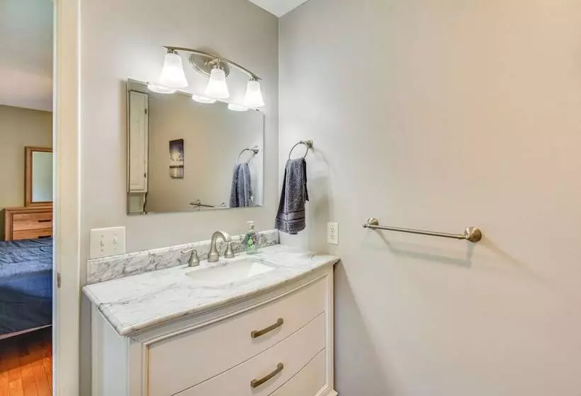 West Union Home W/ Saltwater Pool On 2 Acres!