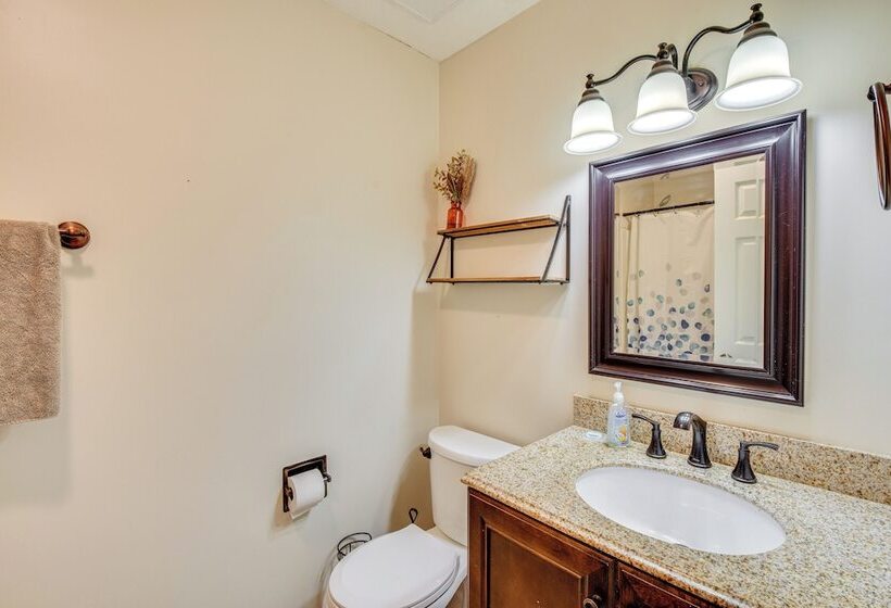 West Union Home W/ Saltwater Pool On 2 Acres!