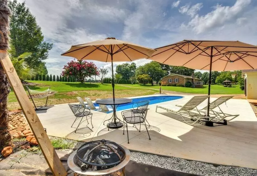 West Union Home W/ Saltwater Pool On 2 Acres!